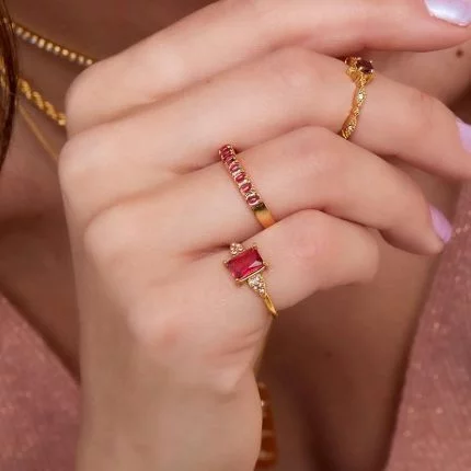 Δαχτυλίδι Ruby σε vintage σχέδιο με κόκκινη πέτρα